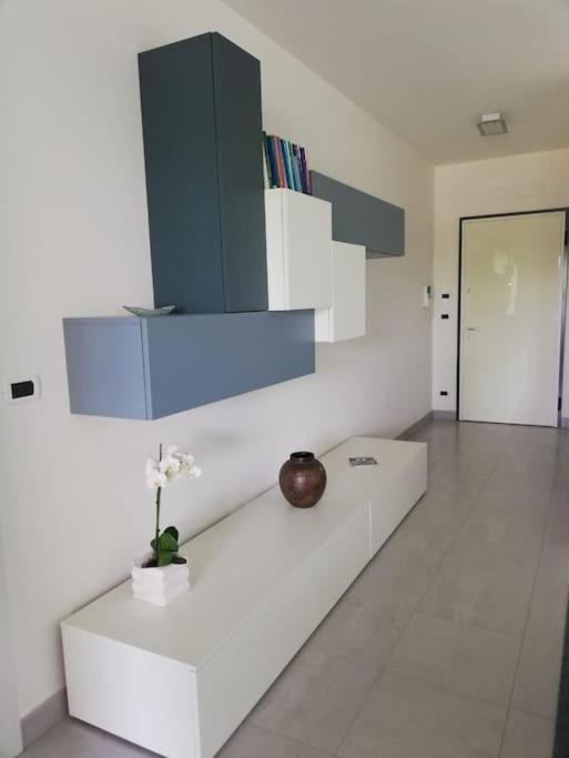 White-Blue Vibes, Seafront 2-Bedroom Apt Montesilvano Marina Eksteriør bilde