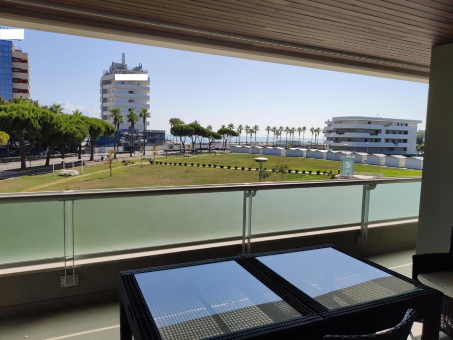 White-Blue Vibes, Seafront 2-Bedroom Apt Montesilvano Marina Eksteriør bilde