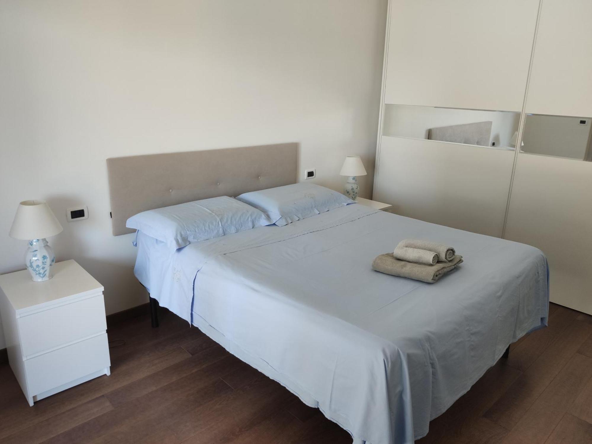 White-Blue Vibes, Seafront 2-Bedroom Apt Montesilvano Marina Eksteriør bilde